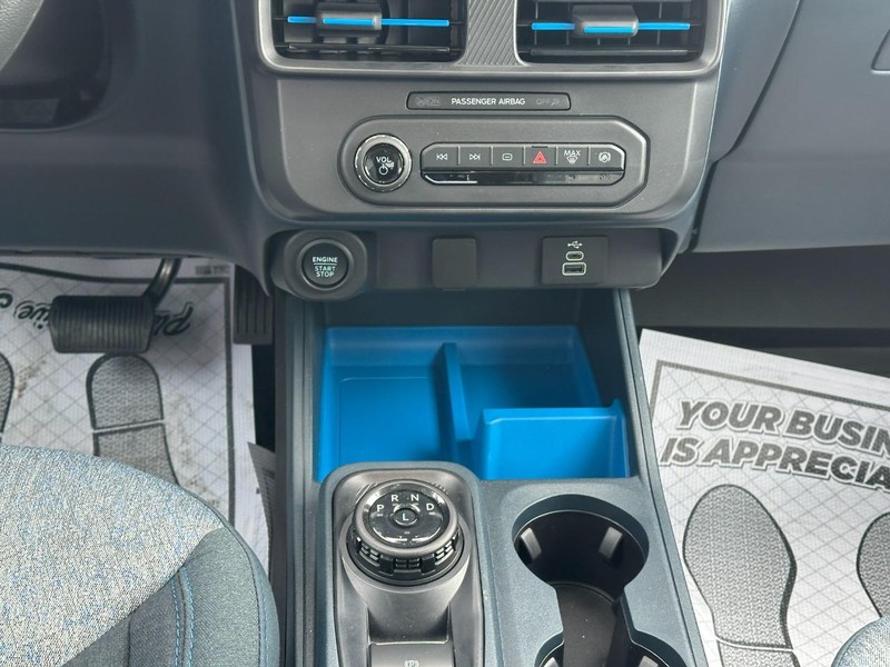 Ford Maverick Vehicle Image 13