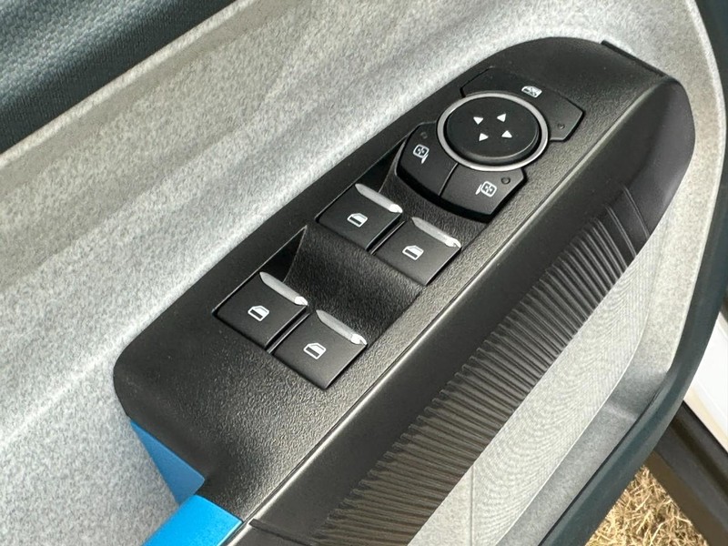 Ford Maverick Vehicle Image 15