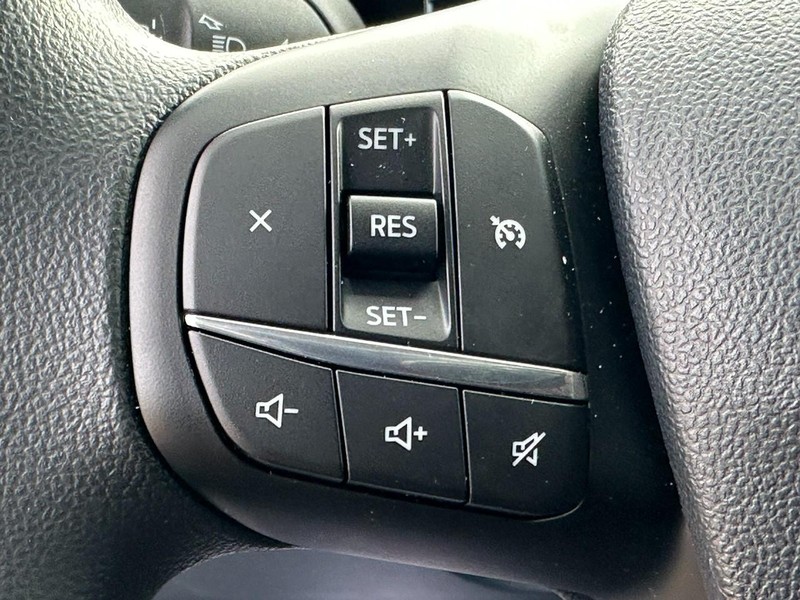 Ford Maverick Vehicle Image 17