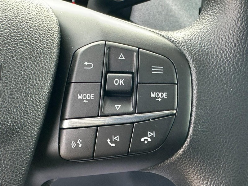 Ford Maverick Vehicle Image 18