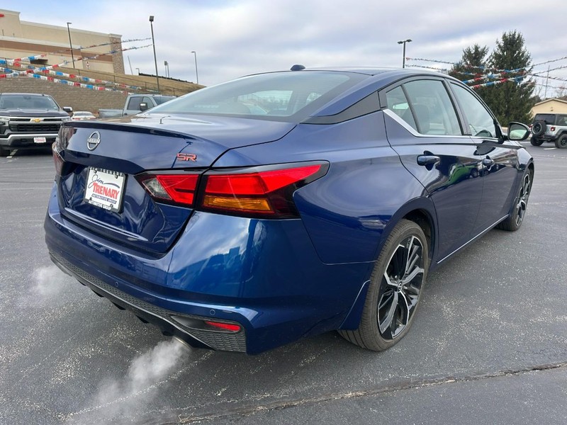 Nissan Altima Vehicle Image 03