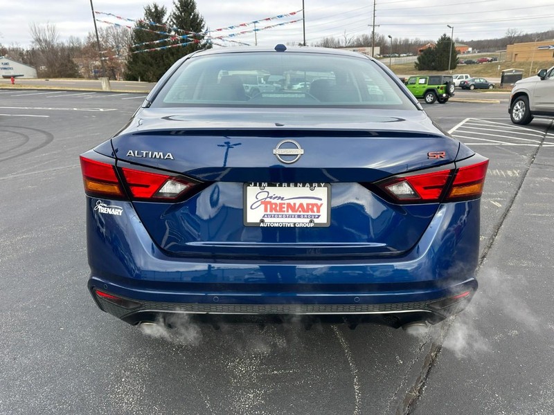 Nissan Altima Vehicle Image 04