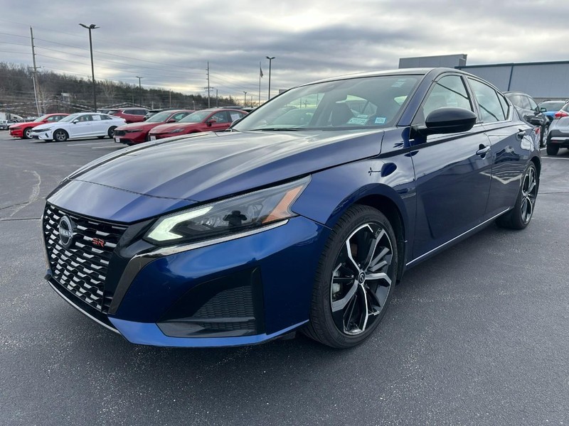 Nissan Altima Vehicle Image 08