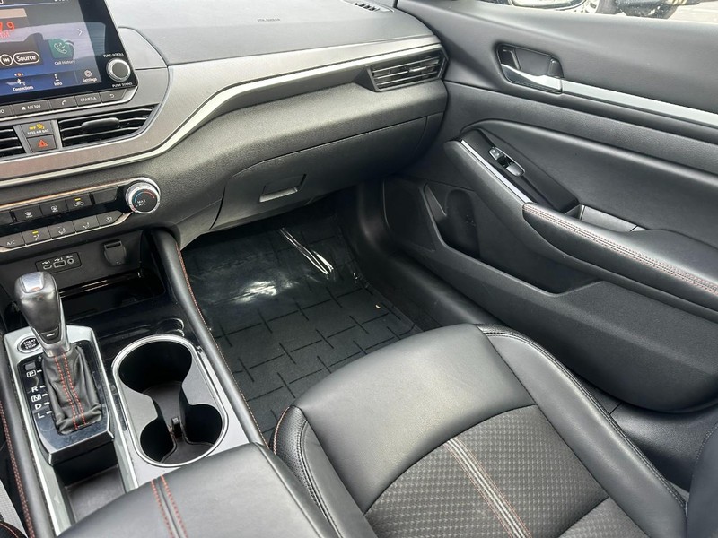 Nissan Altima Vehicle Image 15