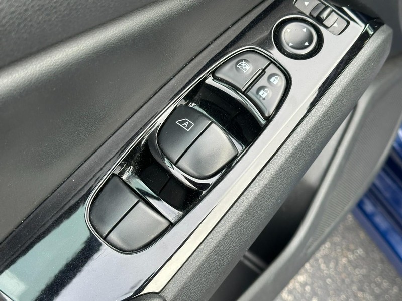 Nissan Altima Vehicle Image 16