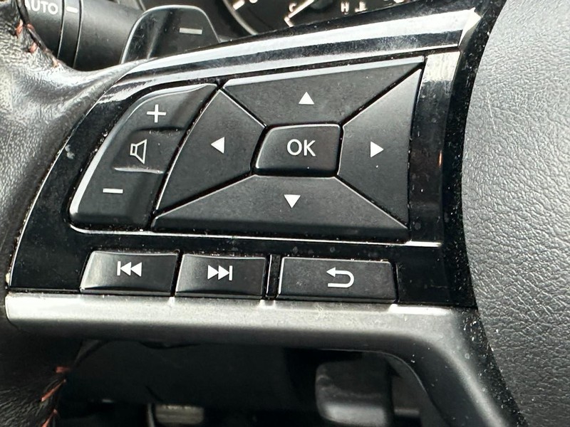 Nissan Altima Vehicle Image 18