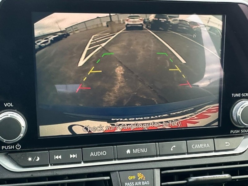 Nissan Altima Vehicle Image 21