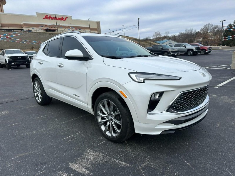 Buick Encore GX Vehicle Full-screen Gallery Image 02