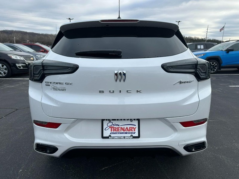 Buick Encore GX Vehicle Full-screen Gallery Image 04