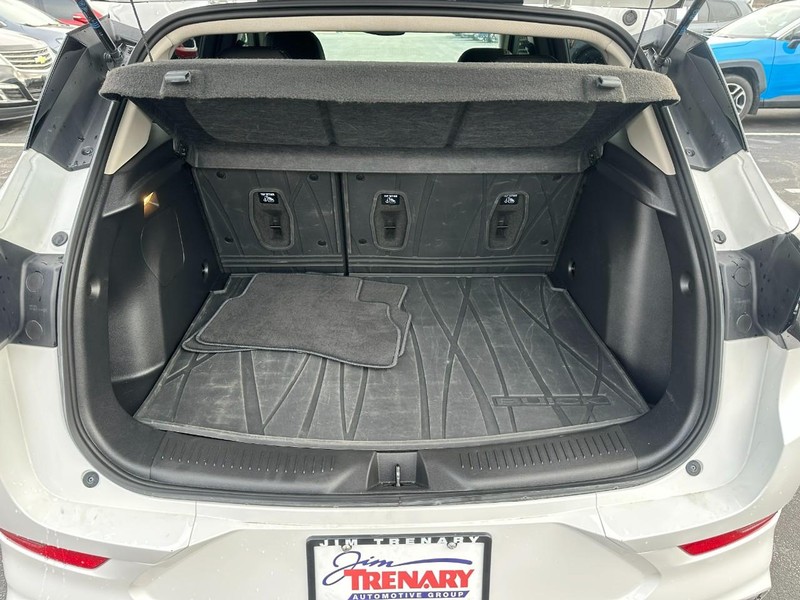 Buick Encore GX Vehicle Full-screen Gallery Image 05