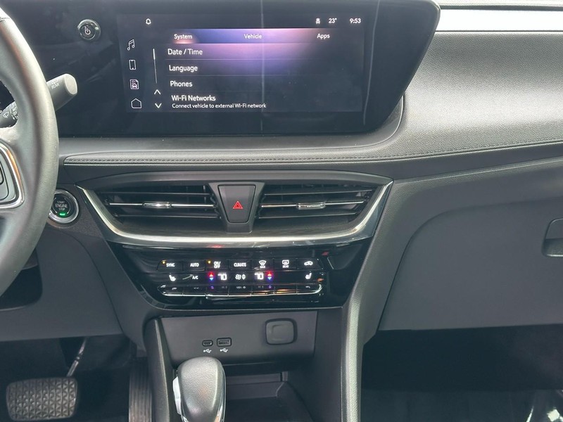 Buick Encore GX Vehicle Full-screen Gallery Image 13