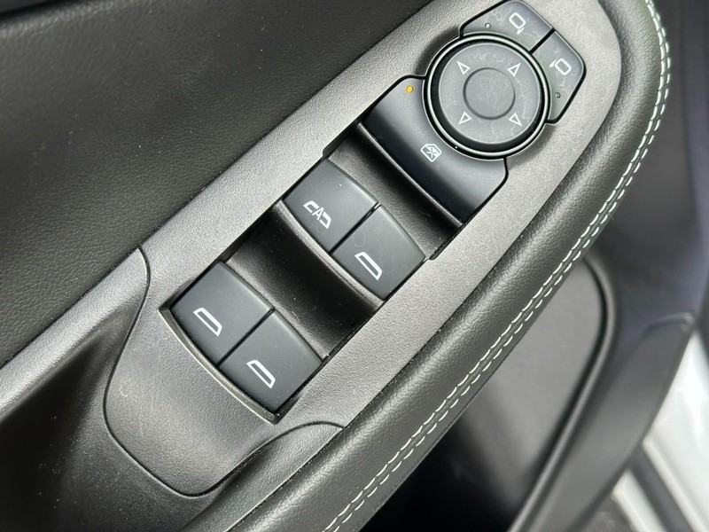 Buick Encore GX Vehicle Full-screen Gallery Image 16