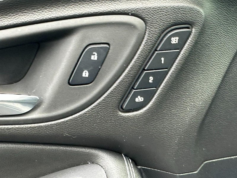 Buick Encore GX Vehicle Full-screen Gallery Image 17