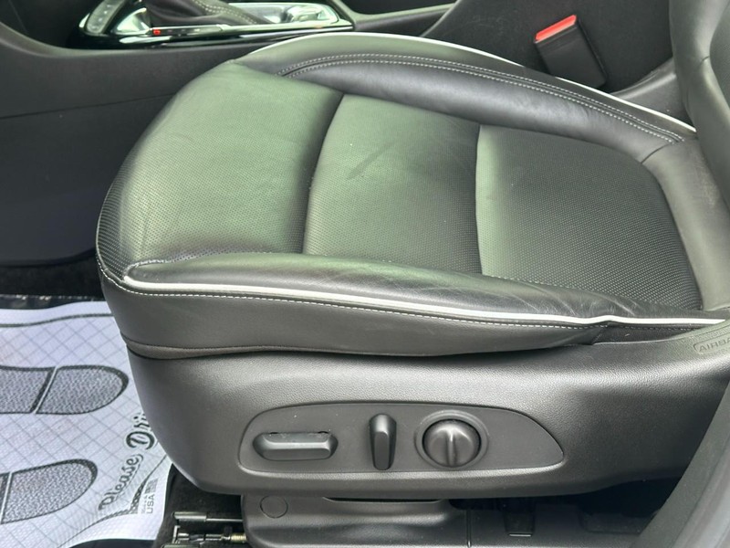 Buick Encore GX Vehicle Full-screen Gallery Image 18