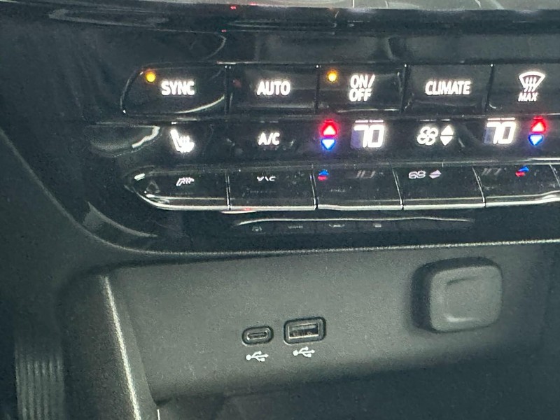 Buick Encore GX Vehicle Full-screen Gallery Image 22