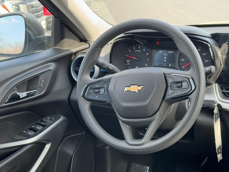 Chevrolet Trax Vehicle Image 08