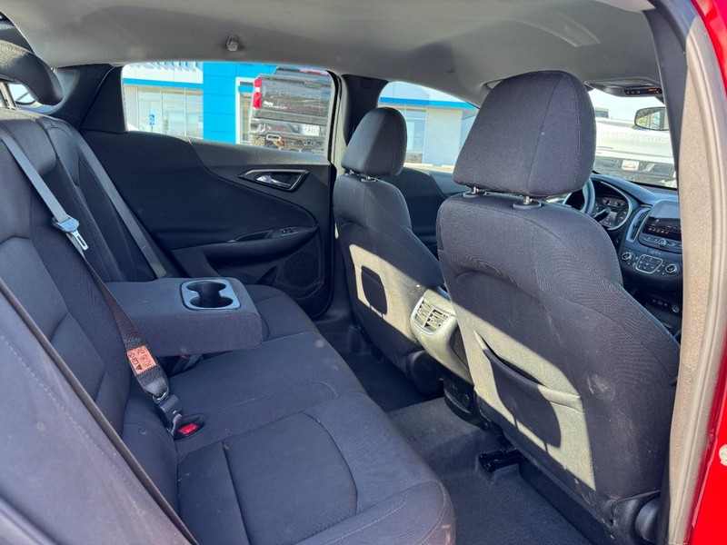 Chevrolet Malibu Vehicle Image 10