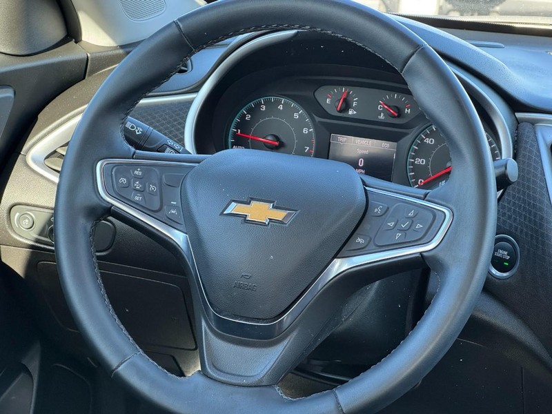 Chevrolet Malibu Vehicle Image 12