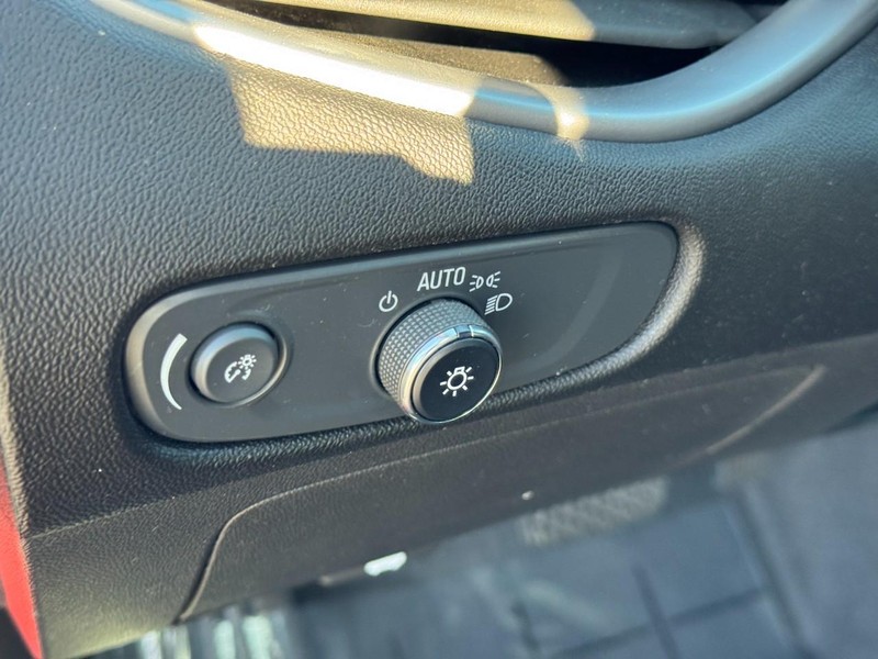 Chevrolet Malibu Vehicle Image 16