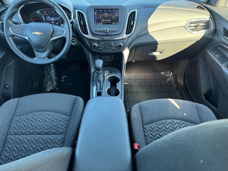 Chevrolet Equinox Vehicle Image 11