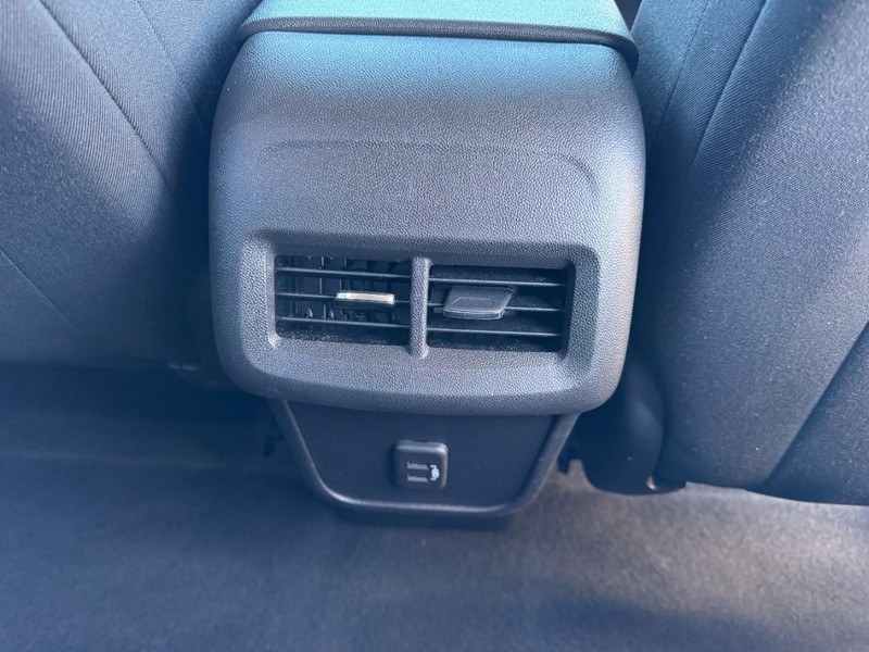 Chevrolet Equinox Vehicle Image 16