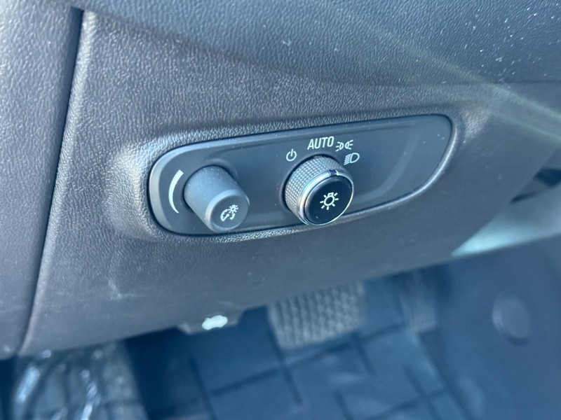 Chevrolet Equinox Vehicle Image 17