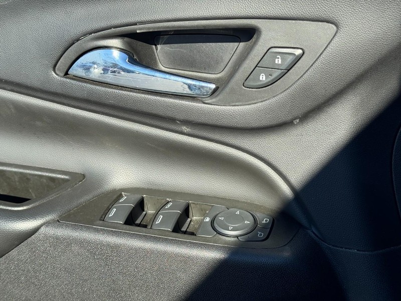 Chevrolet Equinox Vehicle Image 22