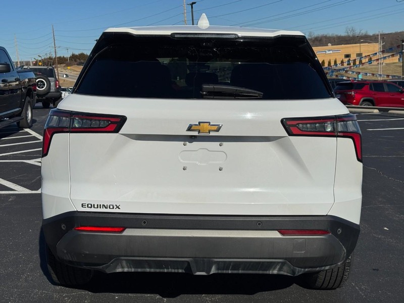 Chevrolet Equinox Vehicle Image 05