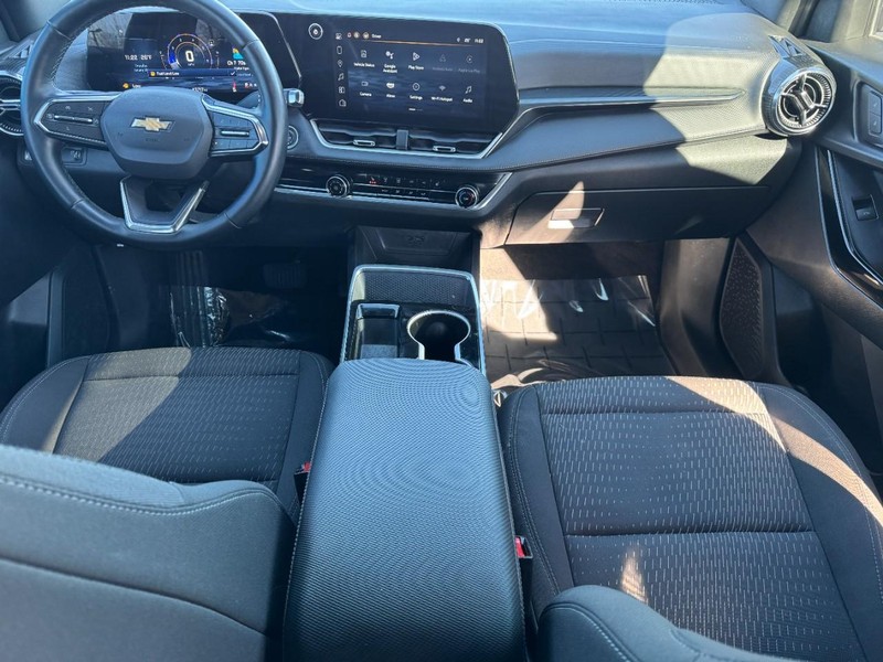 Chevrolet Equinox Vehicle Image 11