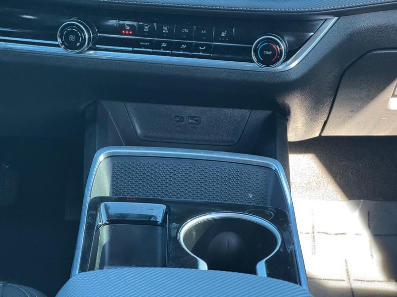 Chevrolet Equinox Vehicle Image 14