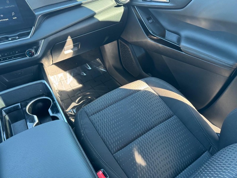 Chevrolet Equinox Vehicle Image 15