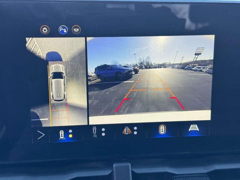 Chevrolet Equinox Vehicle Image 21