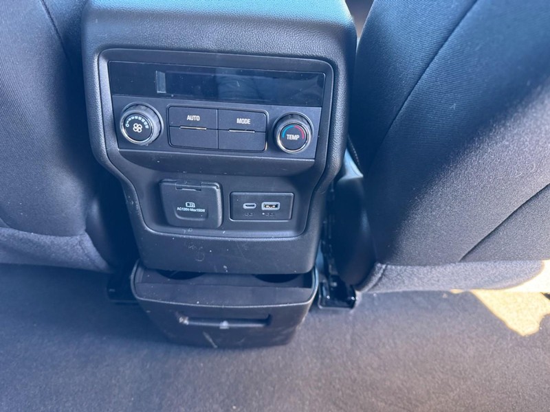 GMC Acadia Vehicle Image 15