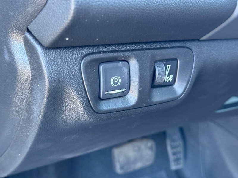 GMC Acadia Vehicle Image 16