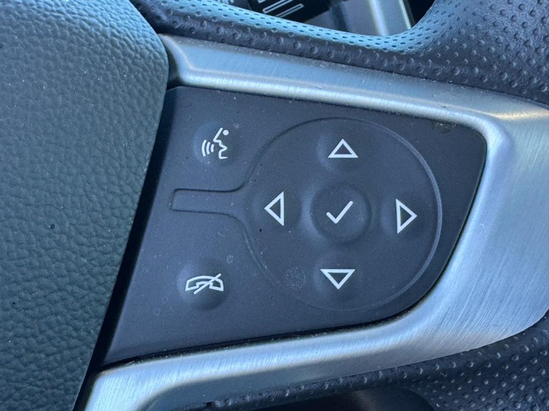 GMC Acadia Vehicle Image 18