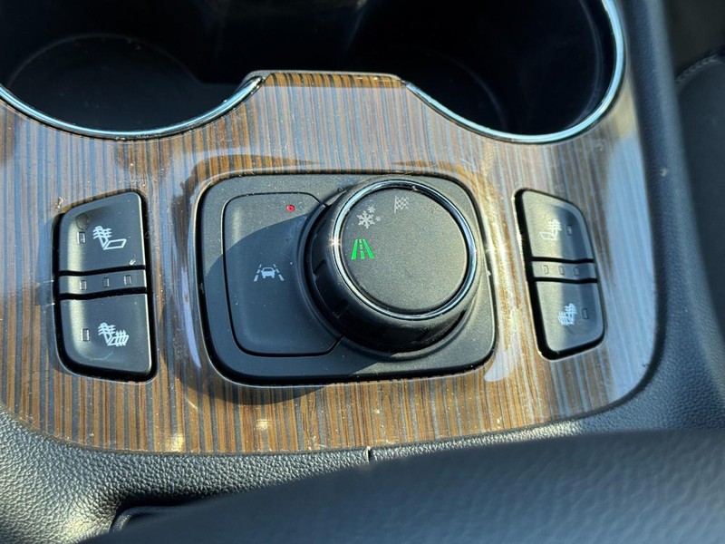 GMC Acadia Vehicle Image 21