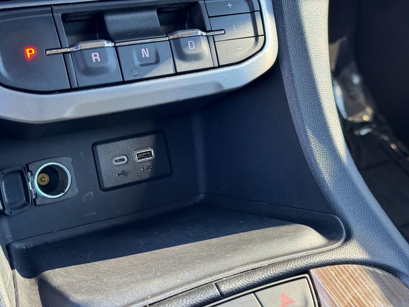 GMC Acadia Vehicle Image 22