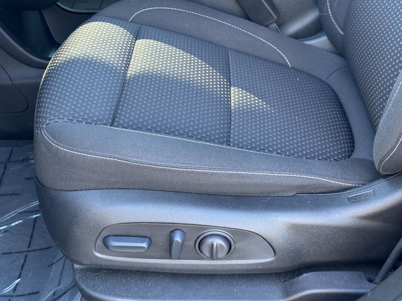 GMC Acadia Vehicle Image 24