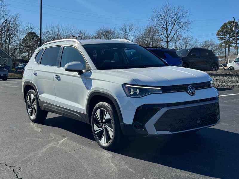 Volkswagen Taos Vehicle Image 02