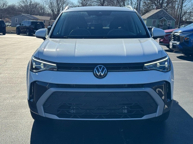 Volkswagen Taos Vehicle Image 09