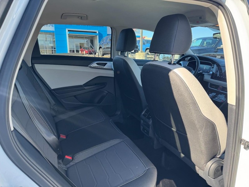 Volkswagen Taos Vehicle Image 10