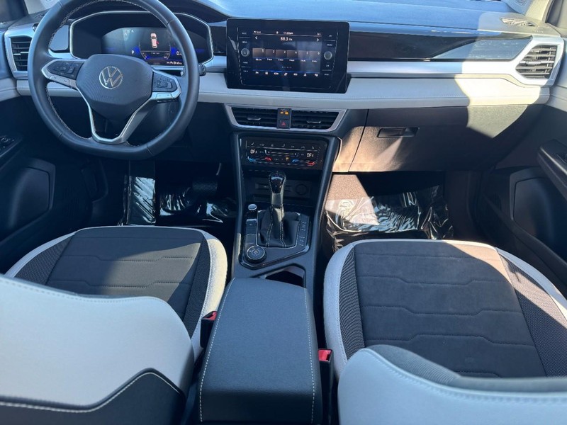 Volkswagen Taos Vehicle Image 11