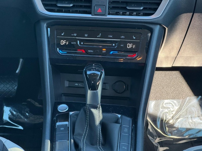 Volkswagen Taos Vehicle Image 14