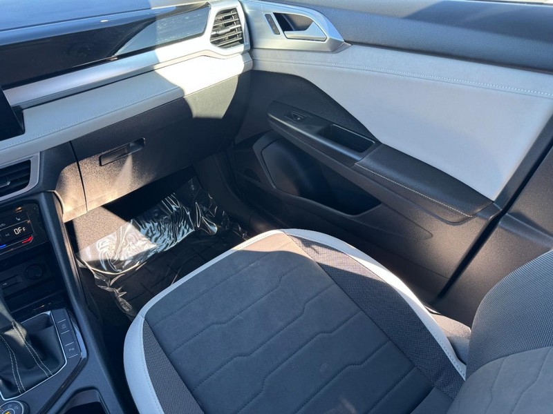 Volkswagen Taos Vehicle Image 15