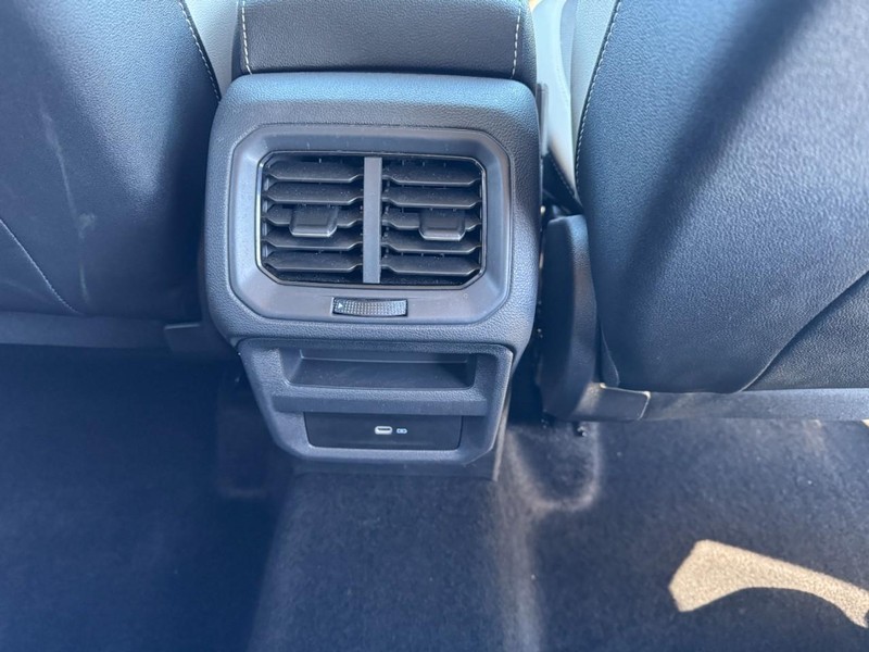 Volkswagen Taos Vehicle Image 16