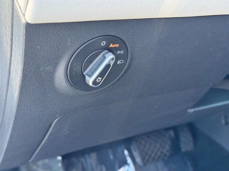 Volkswagen Taos Vehicle Image 17