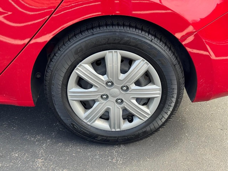 Kia Rio Vehicle Image 06