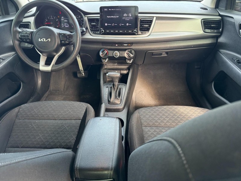 Kia Rio Vehicle Image 10