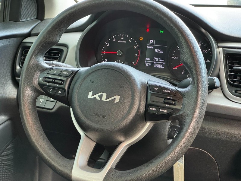 Kia Rio Vehicle Image 11