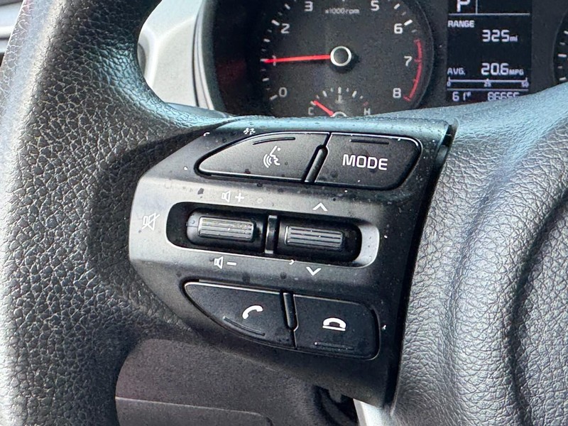 Kia Rio Vehicle Image 16